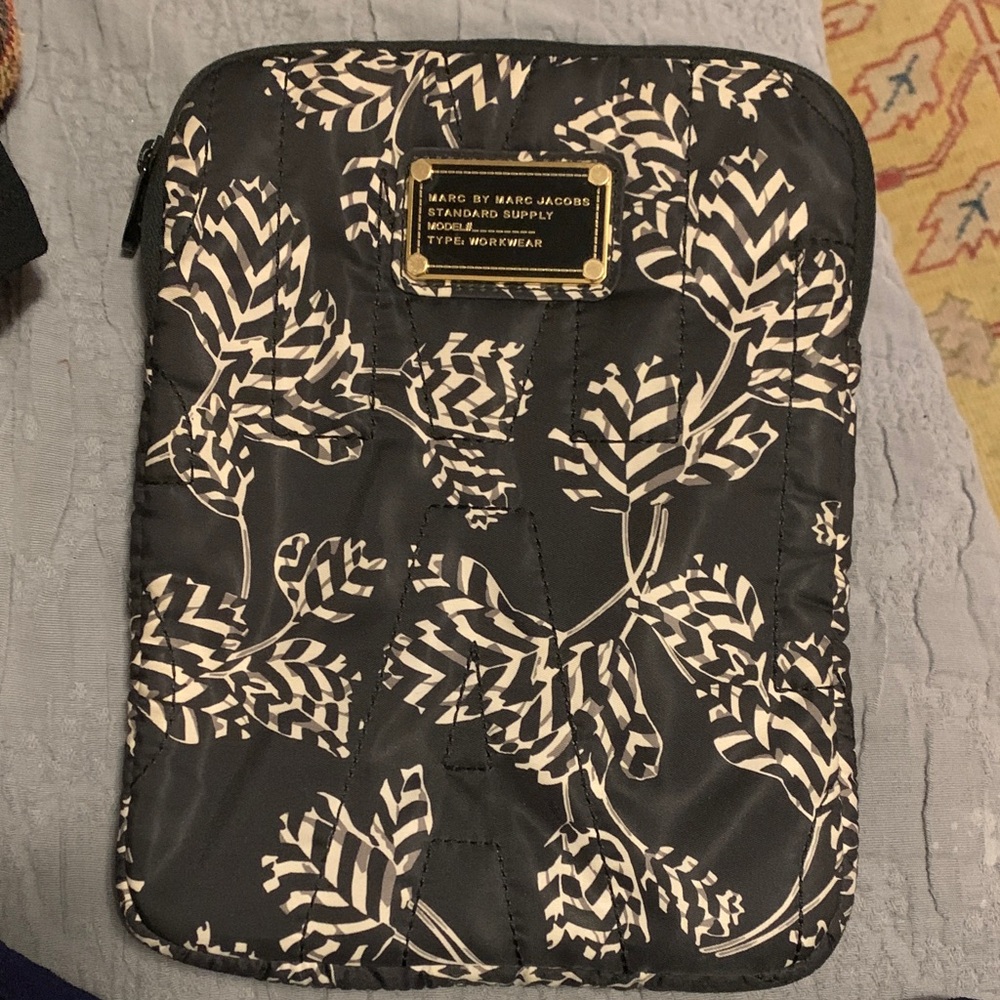 Marc By Marc Jacobs Black and Cream Leaf Phone Cover